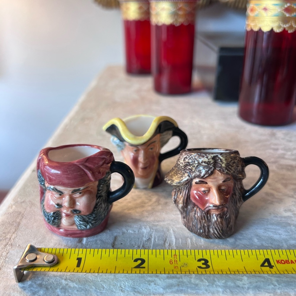 Set of Three Miniature Vintage Toby Jugs - Picture 2 of 3